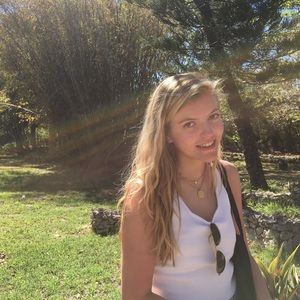 Meet your Posher, Olivia